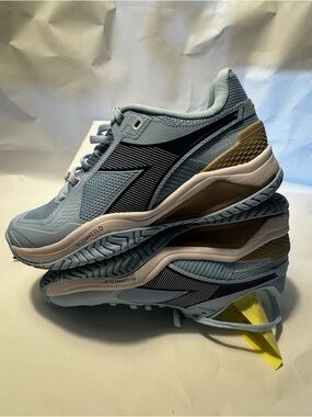 Diadora Blushield Torneo 3 AG Womens Tennis Shoe  size 7 like new/returns